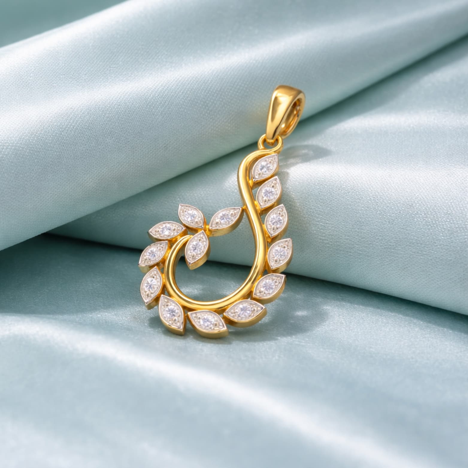 Classic Gold Pendant Necklace